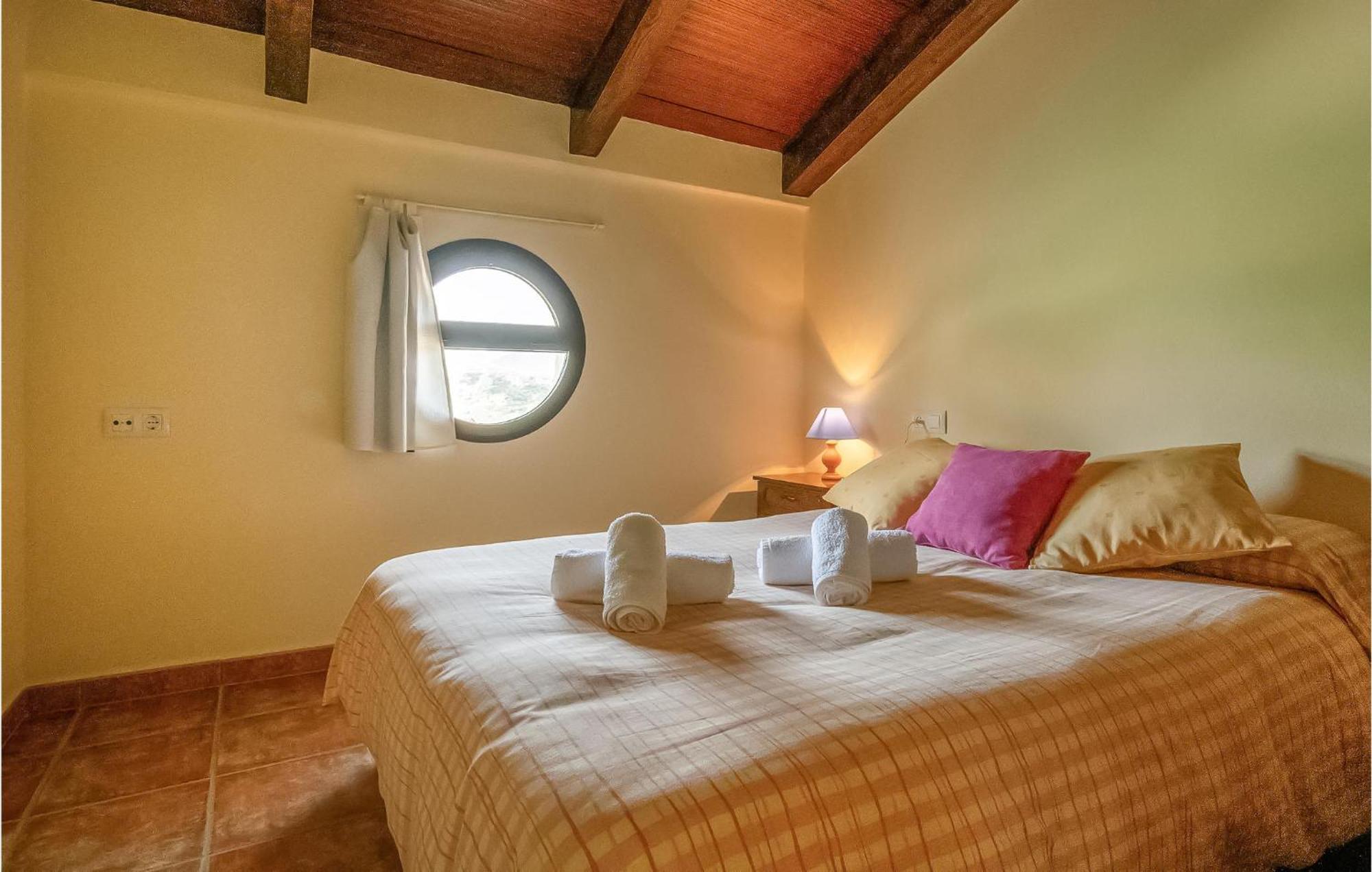Gorgeous Home In Algodonales With Kitchen Bagian luar foto